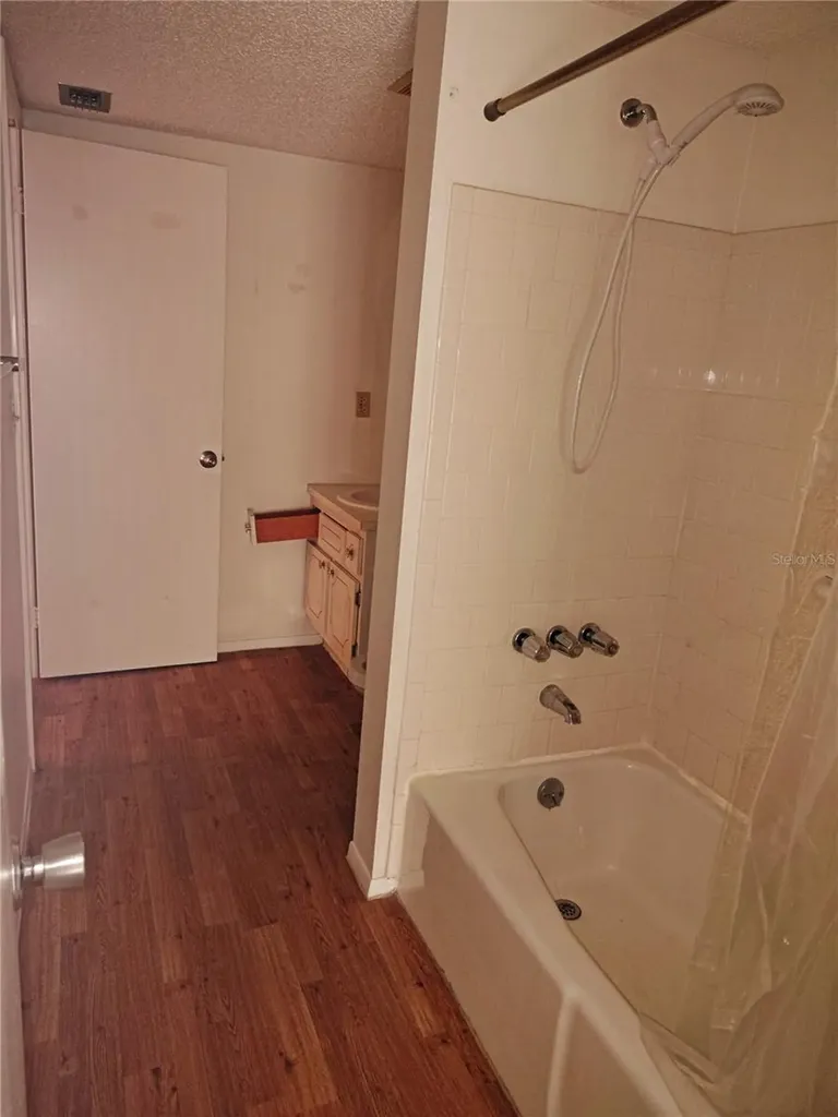 3737 Lake Bayshore Drive Bradenton FL 34205