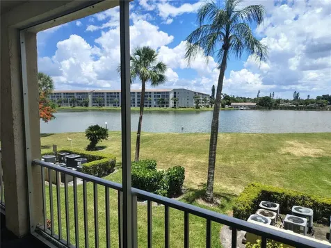 3737 Lake Bayshore Drive Bradenton FL 34205