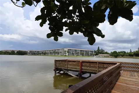 3737 Lake Bayshore Drive Bradenton FL 34205