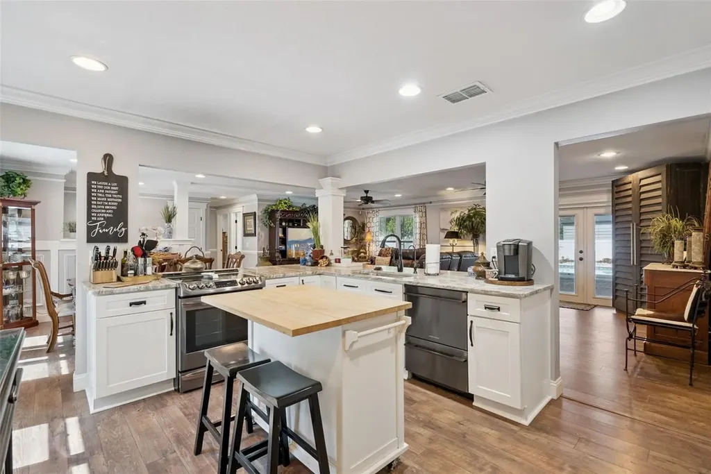2530 E New York Avenue Deland FL 32724