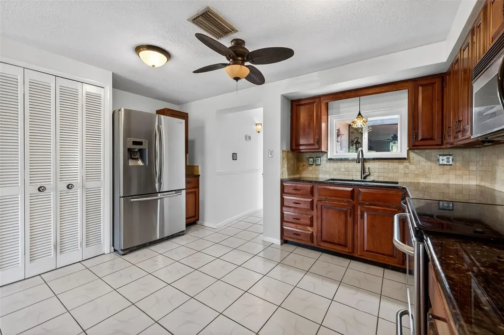 3911 16th Avenue N St Petersburg FL 33713
