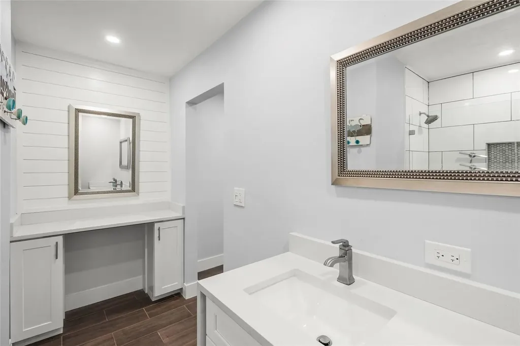3405 S Lockwood Ridge Road Sarasota FL 34239
