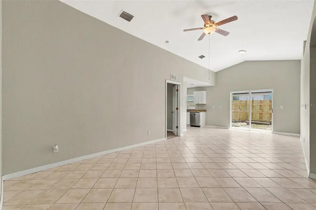 1915 E Mcberry Street Tampa FL 33610