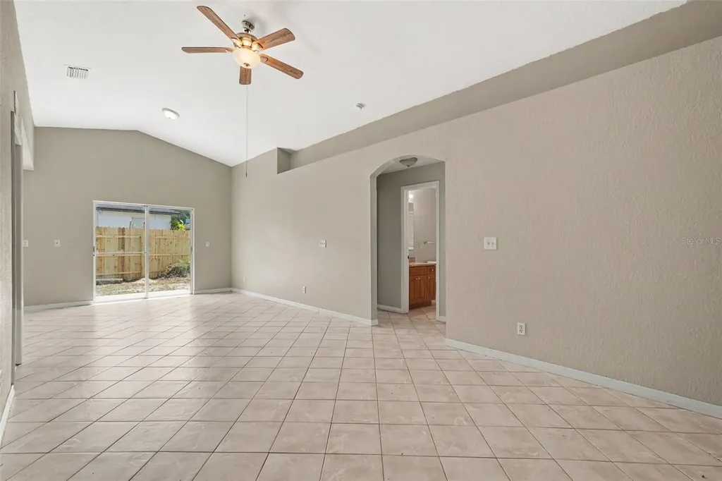 1915 E Mcberry Street Tampa FL 33610