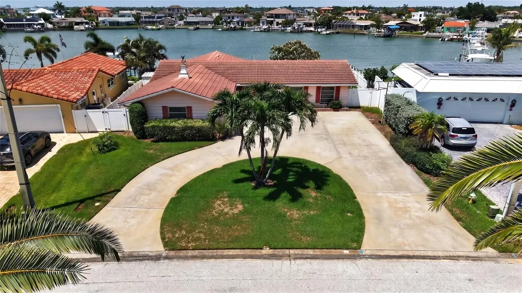7957 10th Avenue S St Petersburg FL 33707
