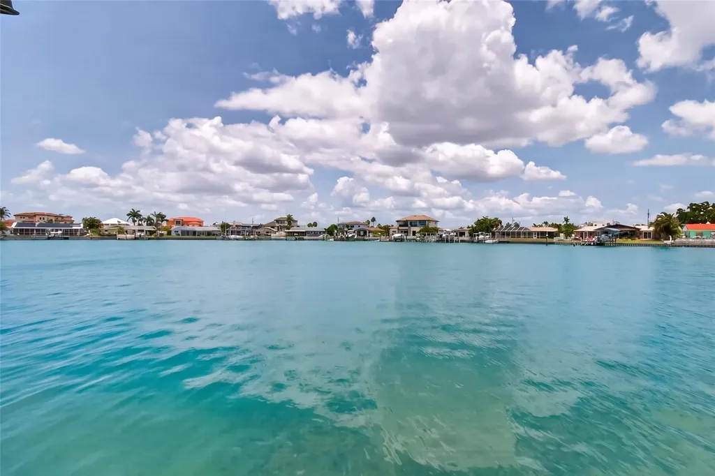 7957 10th Avenue S St Petersburg FL 33707