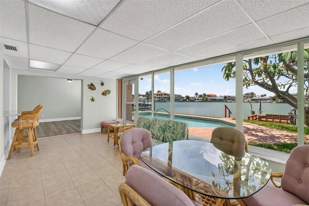 7957 10th Avenue S St Petersburg FL 33707
