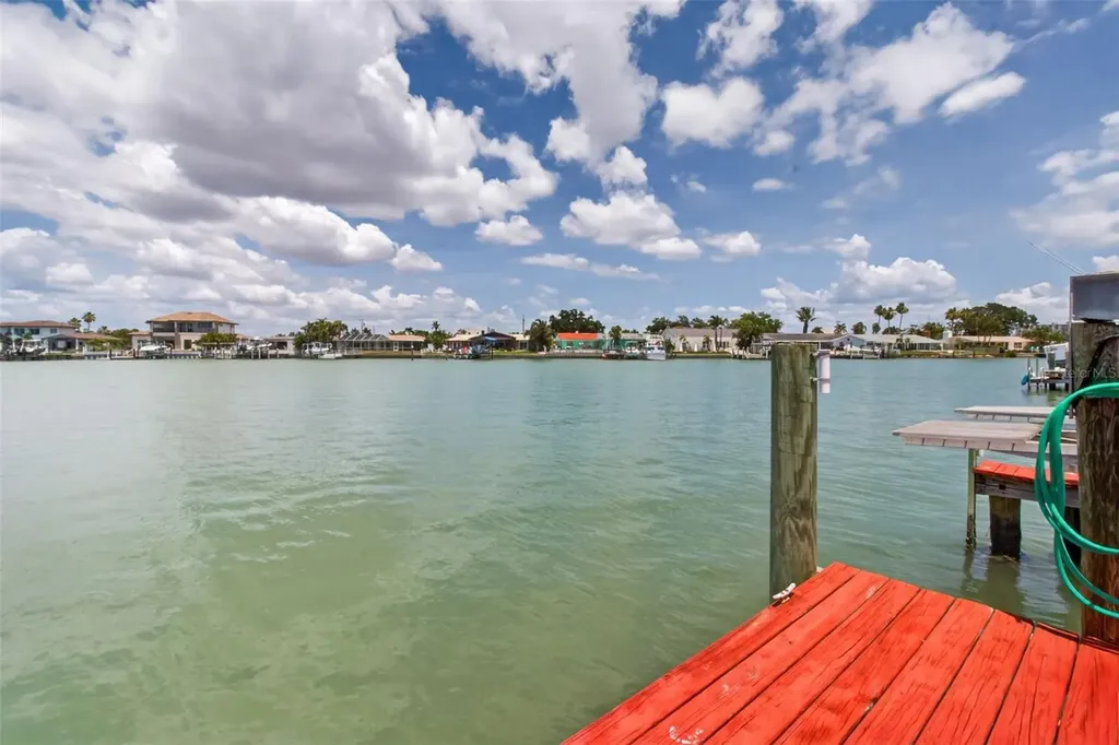 7957 10th Avenue S St Petersburg FL 33707
