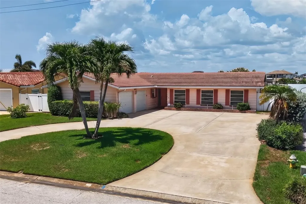 7957 10th Avenue S St Petersburg FL 33707