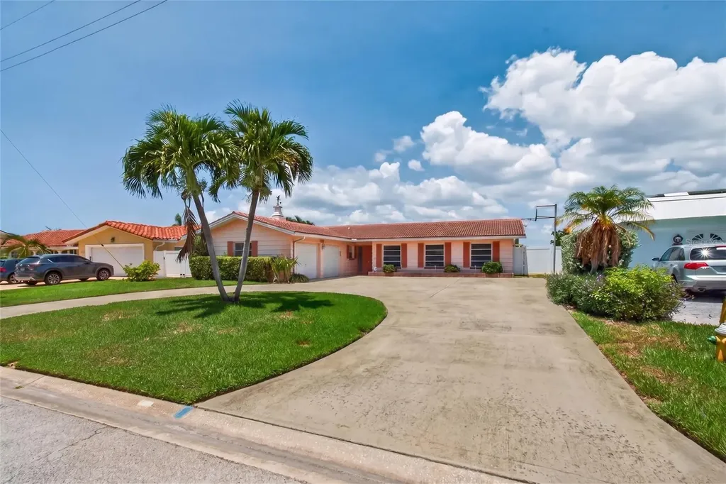 7957 10th Avenue S St Petersburg FL 33707