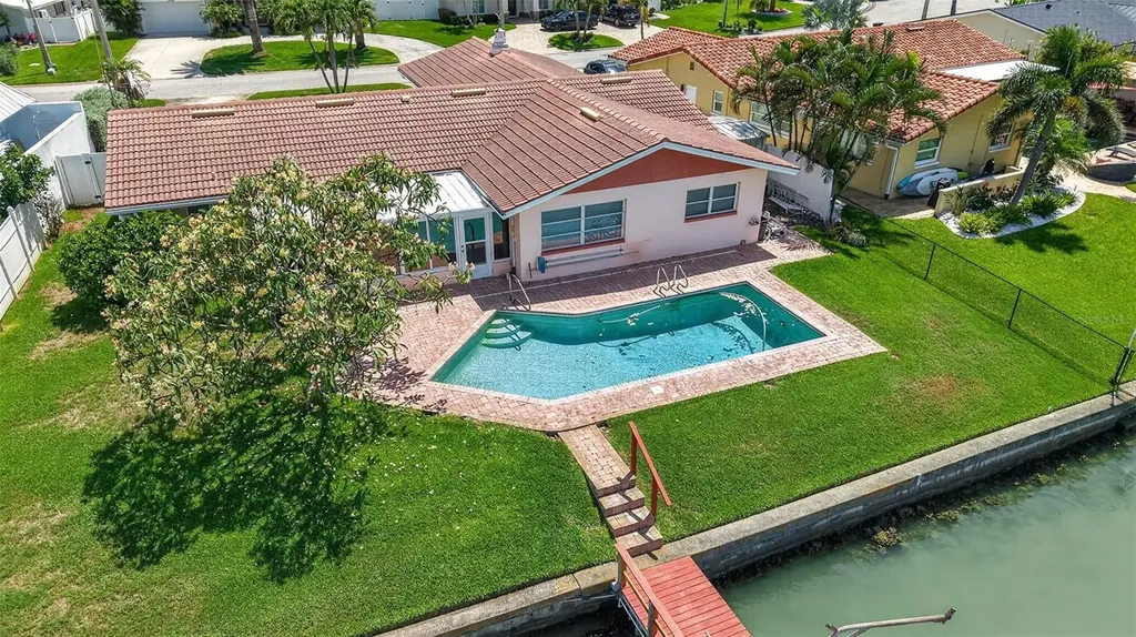 7957 10th Avenue S St Petersburg FL 33707