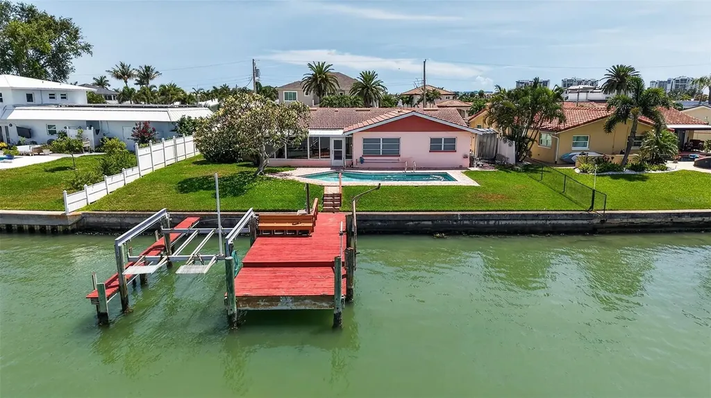 7957 10th Avenue S St Petersburg FL 33707