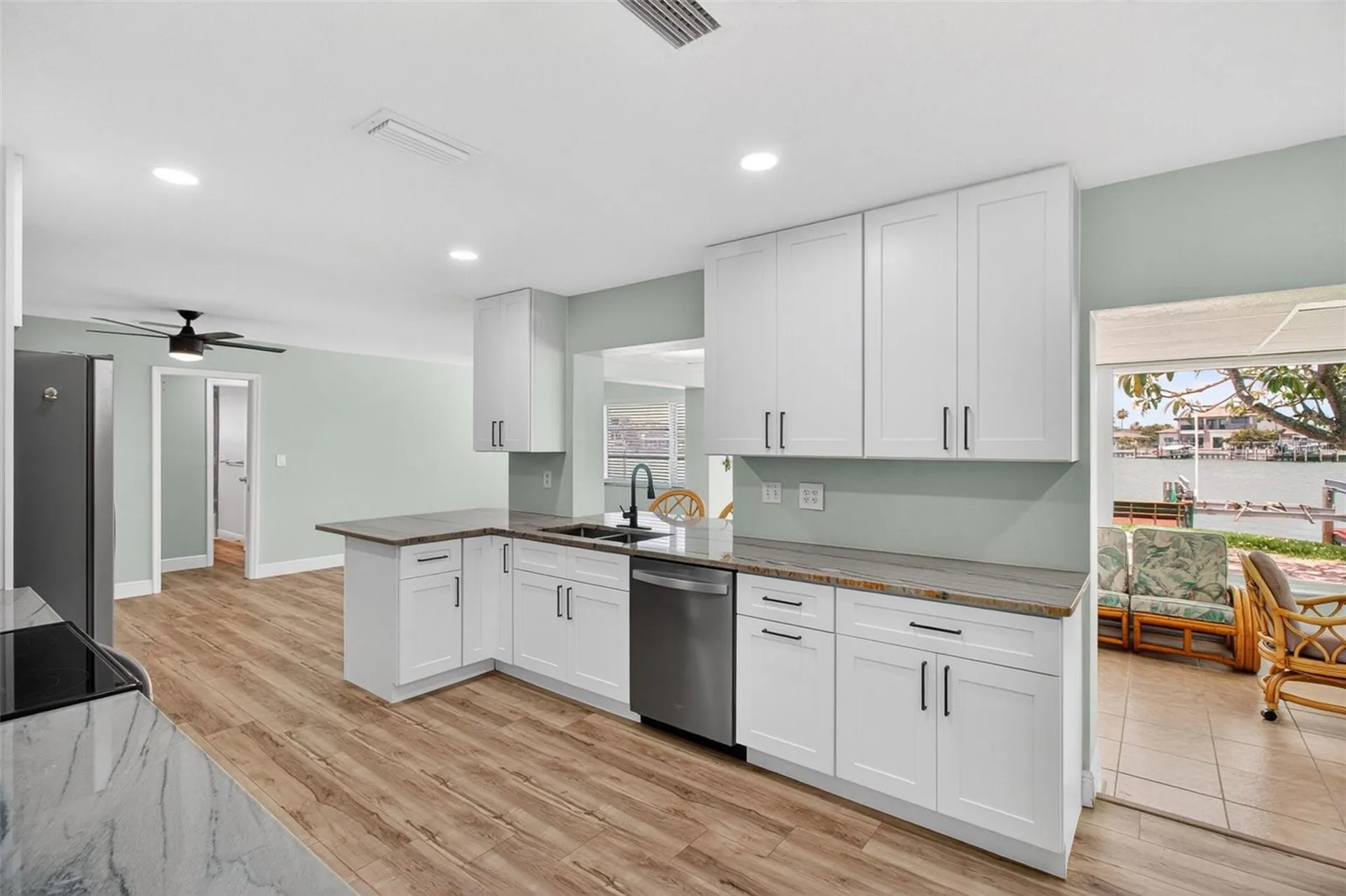 7957 10th Avenue S St Petersburg FL 33707