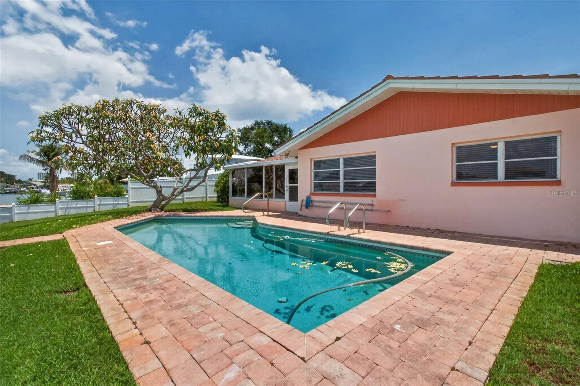 7957 10th Avenue S St Petersburg FL 33707