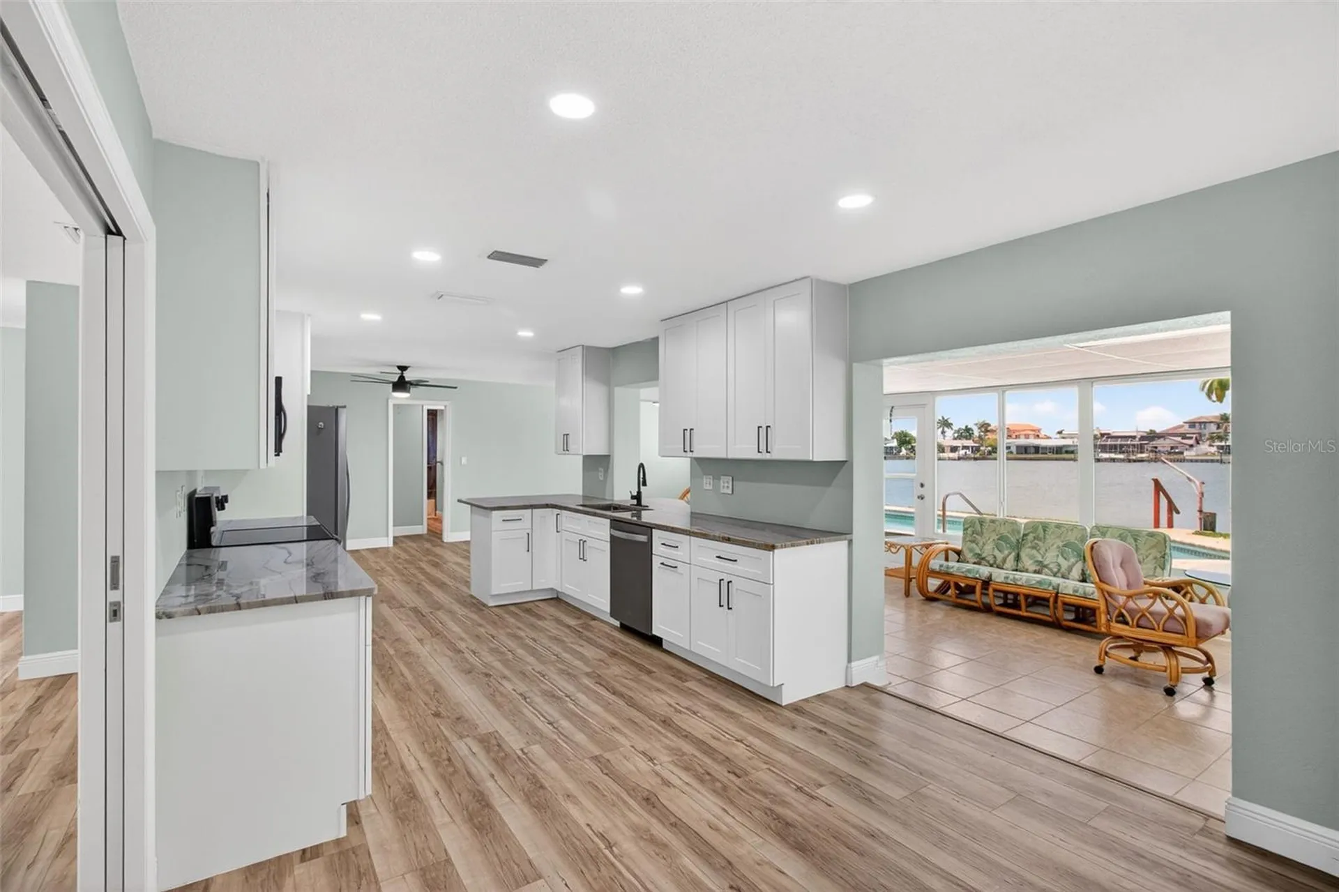 7957 10th Avenue S St Petersburg FL 33707