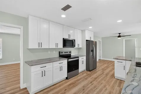7957 10th Avenue S St Petersburg FL 33707