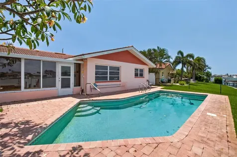 7957 10th Avenue S St Petersburg FL 33707