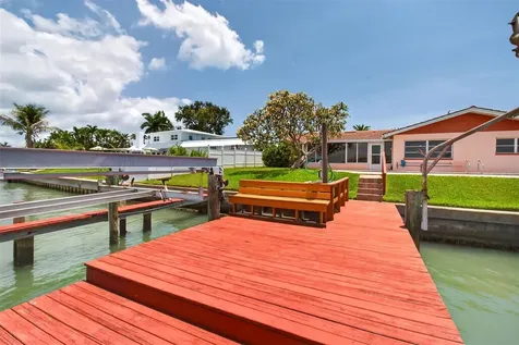 7957 10th Avenue S St Petersburg FL 33707