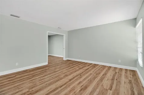 7957 10th Avenue S St Petersburg FL 33707