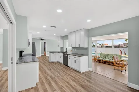7957 10th Avenue S St Petersburg FL 33707