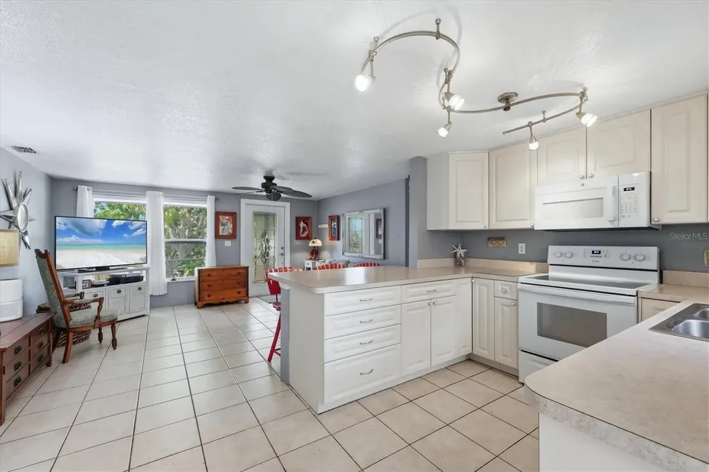 852 E 6th Street Englewood FL 34223