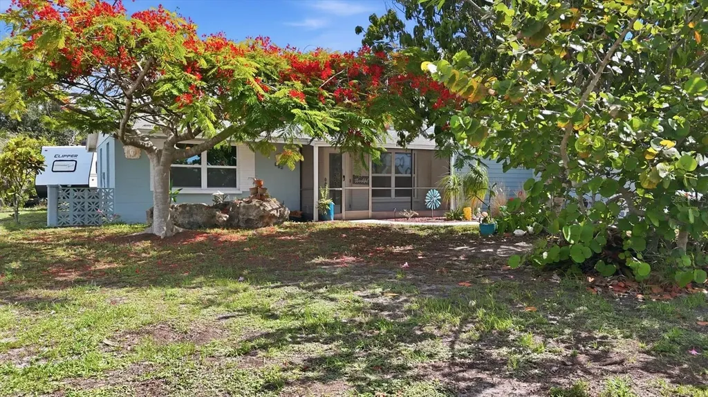 852 E 6th Street Englewood FL 34223