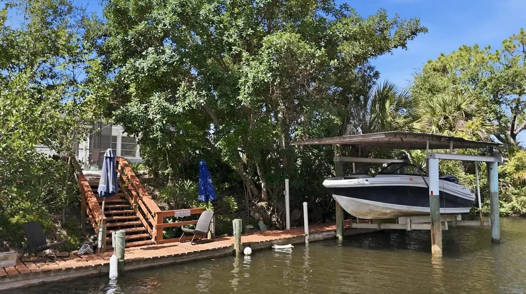 852 E 6th Street Englewood FL 34223