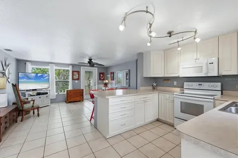 852 E 6th Street Englewood FL 34223