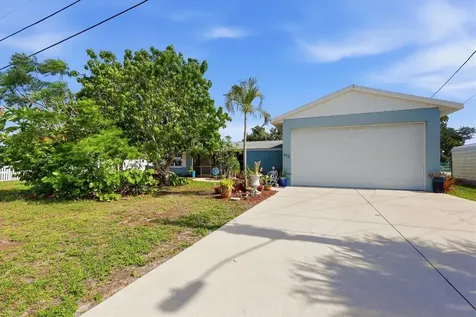 852 E 6th Street Englewood FL 34223