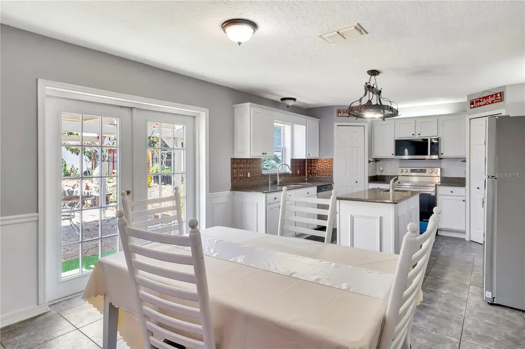 7642 Park Hill Avenue Leesburg FL 34748