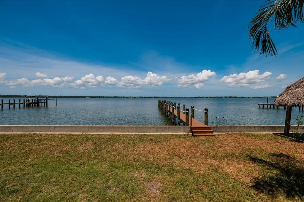 412 Shore Drive E Oldsmar FL 34677