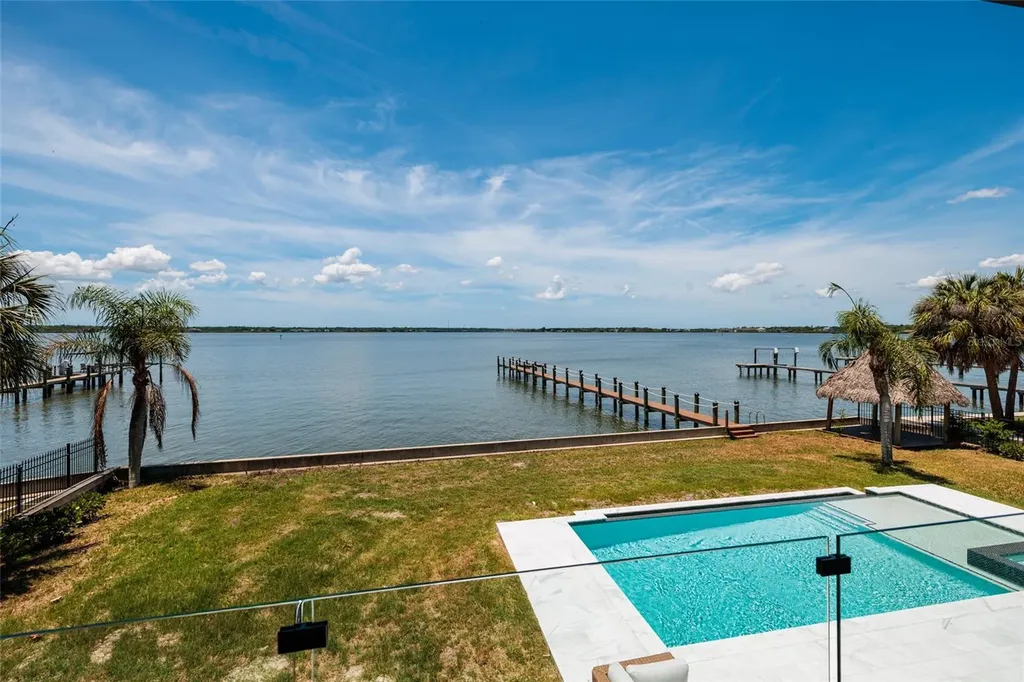 412 Shore Drive E Oldsmar FL 34677