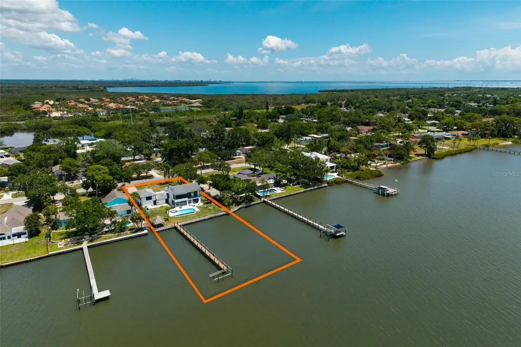 412 Shore Drive E Oldsmar FL 34677