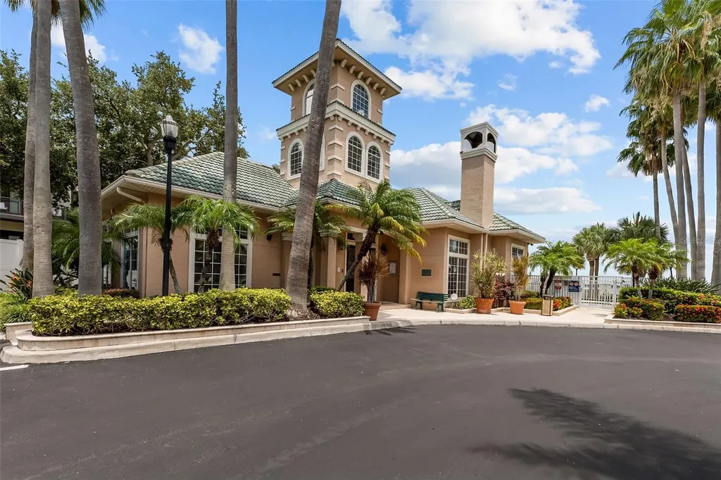 3302 Bay Club Circle Tampa FL 33607