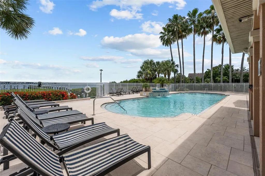 3302 Bay Club Circle Tampa FL 33607