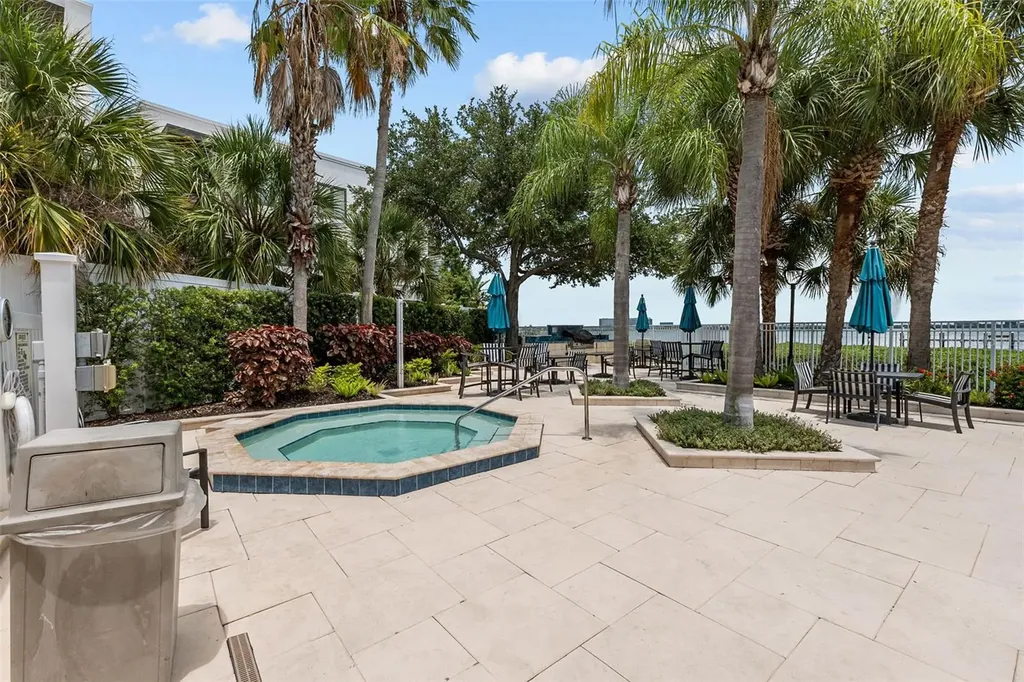 3302 Bay Club Circle Tampa FL 33607