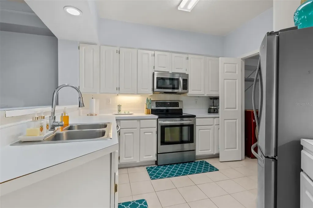 3302 Bay Club Circle Tampa FL 33607