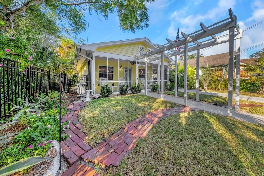116 Read Street Tarpon Springs FL 34689
