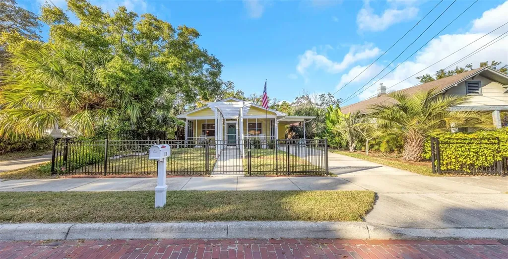 116 Read Street Tarpon Springs FL 34689