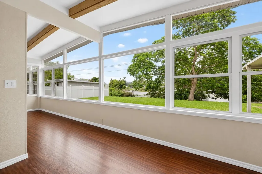 6819 Meadowlawn Drive N St Petersburg FL 33702