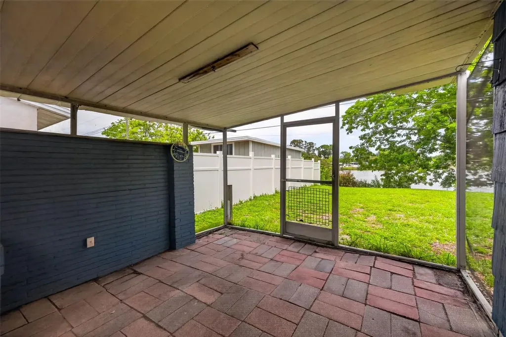 6819 Meadowlawn Drive N St Petersburg FL 33702