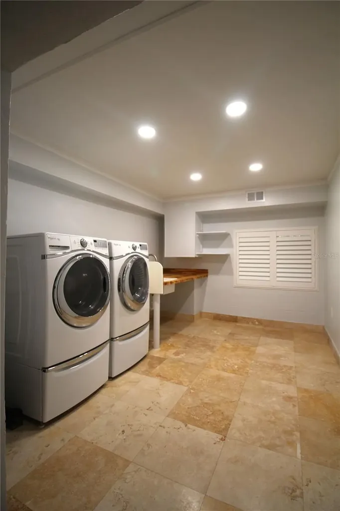 2436 Navarez Avenue Safety Harbor FL 34695