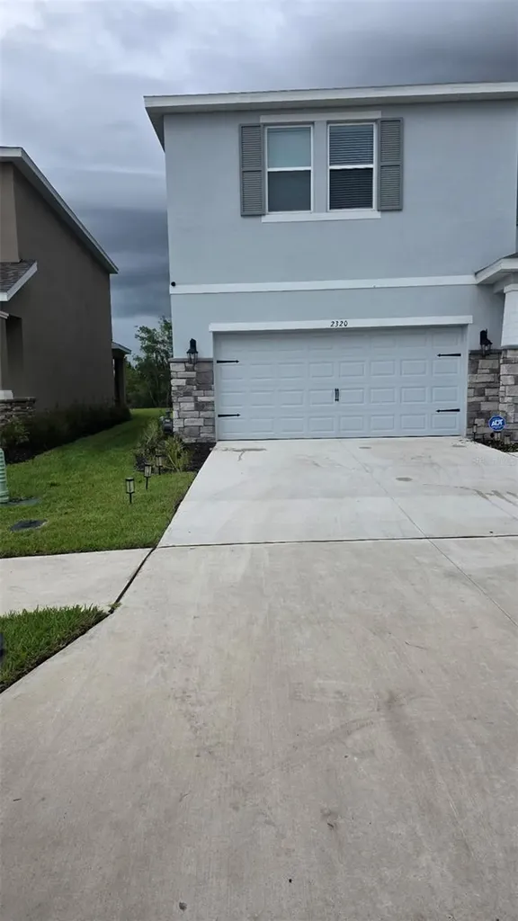 2320 Stratten Drive Zephyrhills FL 33541