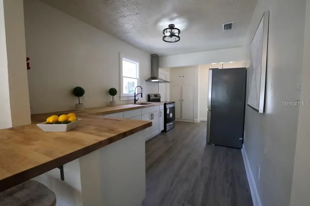 2521 4th Street S St Petersburg FL 33705
