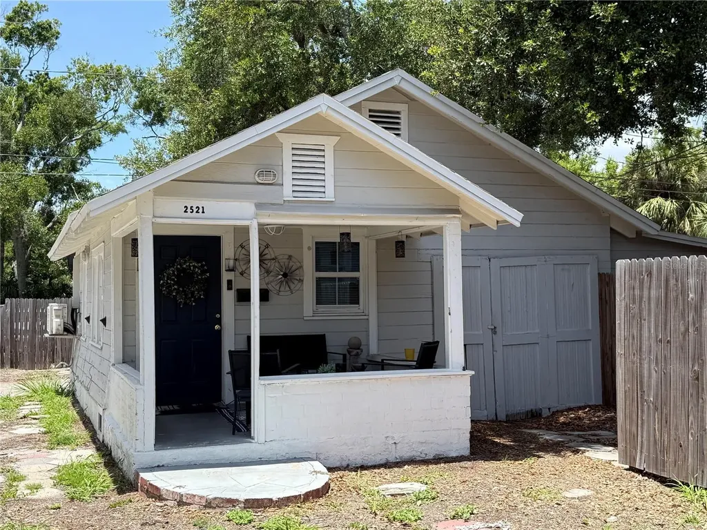 2521 4th Street S St Petersburg FL 33705