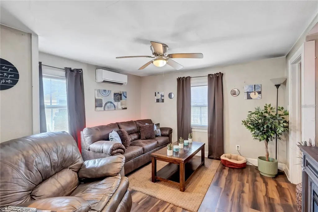 2521 4th Street S St Petersburg FL 33705