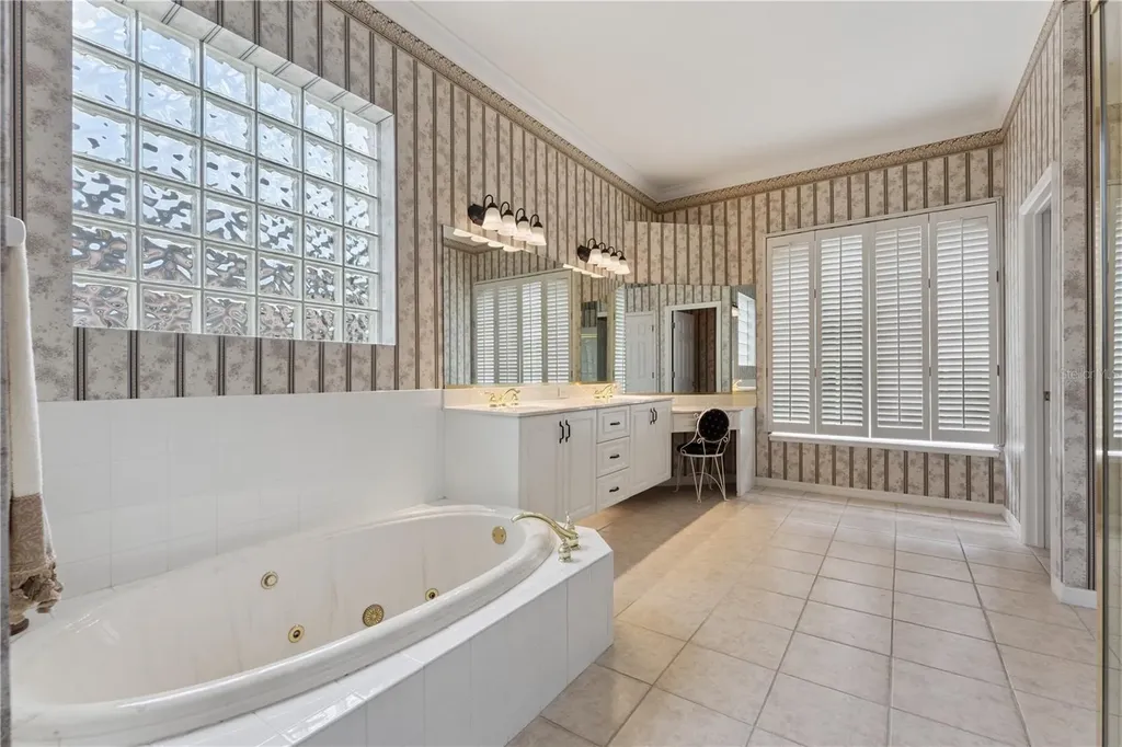 3823 Winding Lake Circle Orlando FL 32835