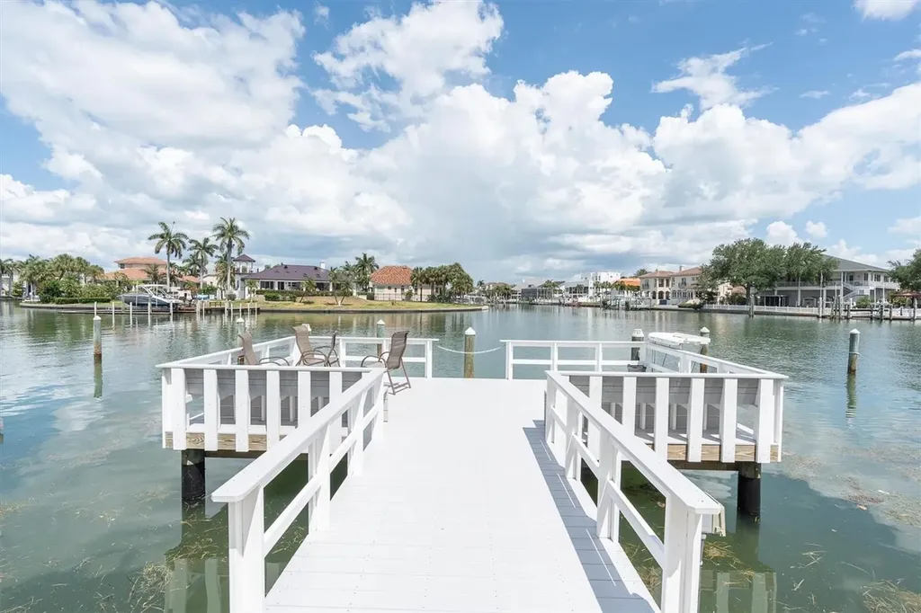719 Pinellas Bayway S St Petersburg FL 33715