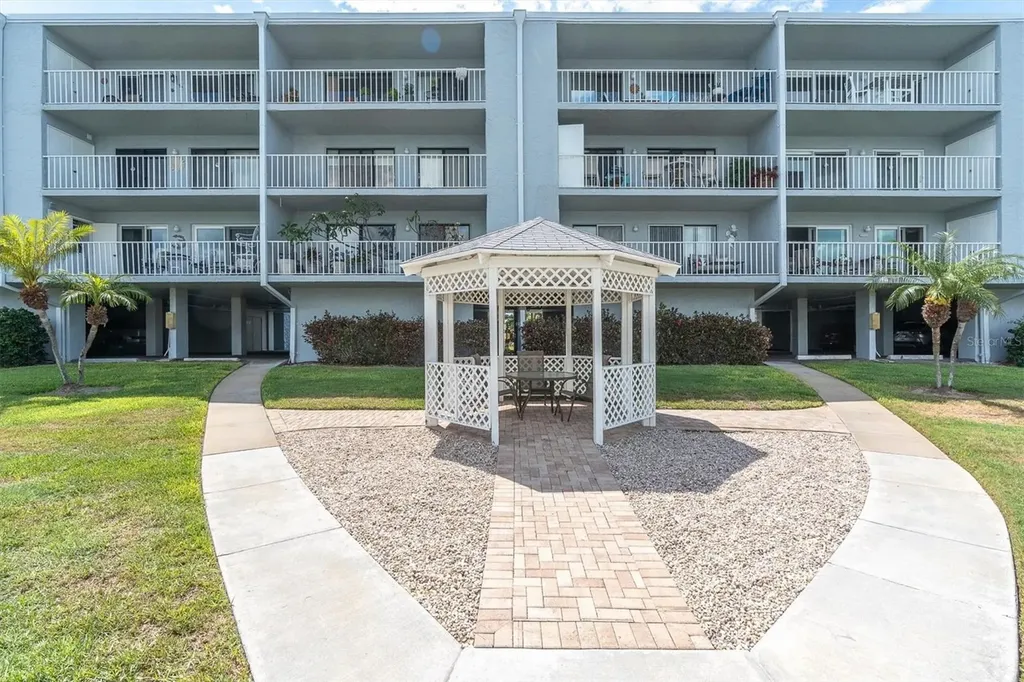 719 Pinellas Bayway S St Petersburg FL 33715