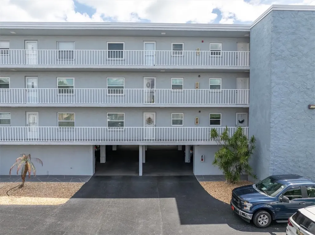719 Pinellas Bayway S St Petersburg FL 33715